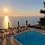 בית נופש Margaux Kathisma, Breathtaking Views & Unforgettable Sunsets - Minutes From Iconic