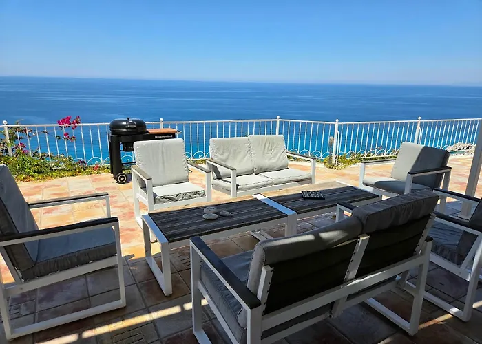 Dom wakacyjny Margaux Kathisma, Breathtaking Views & Unforgettable Sunsets - Minutes From Iconic Áyios Nikítas