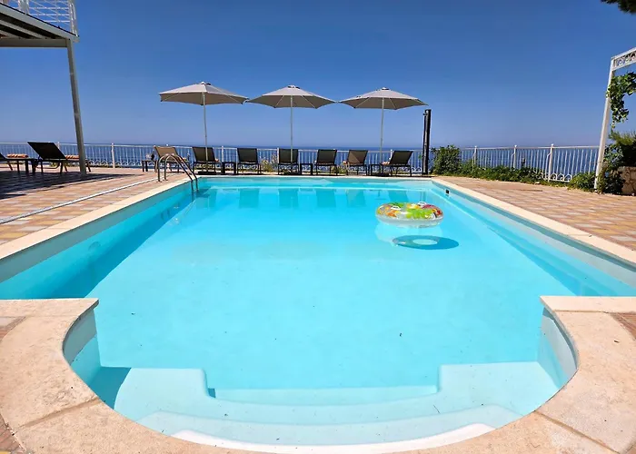 Margaux Kathisma, Breathtaking Views & Unforgettable Sunsets - Minutes From Iconic Dom wakacyjny *